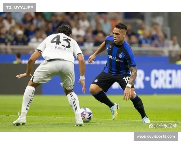 球迷闯入赛场导致国米对阵萨勒尼塔纳比赛短暂暂停